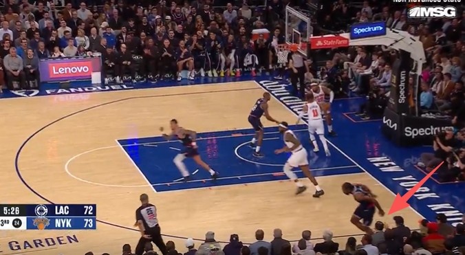 华体会app-船记：小卡扭脚后末节仍坚持出战但4中0 与上次伤的是同一只脚