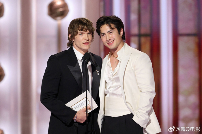 华体会体育app-康纳·斯托里、哈德森·威廉姆斯亮相2026年金球奖|Williams|Connor Storrie|California_新浪娱乐_新浪新闻